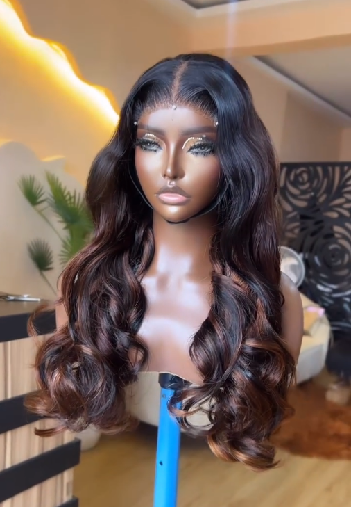 Custom-Colored Highlight Unit – 24” (3 Bundles, 4×4 Closure, DD)